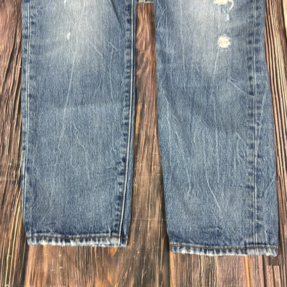 Women’s Levi’s Wedgie Icon Distressed Jeans - Picture 6 of 12